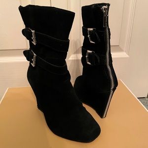 WINTER MK SUEDE WEDGE BOOTIES